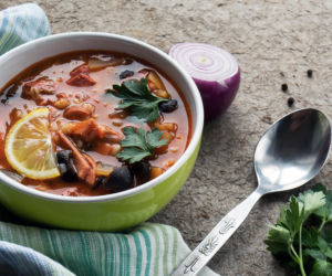 Rosyjska solianka według Magdy Gessler: wyrazista, treściwa i absolutnie obłędna