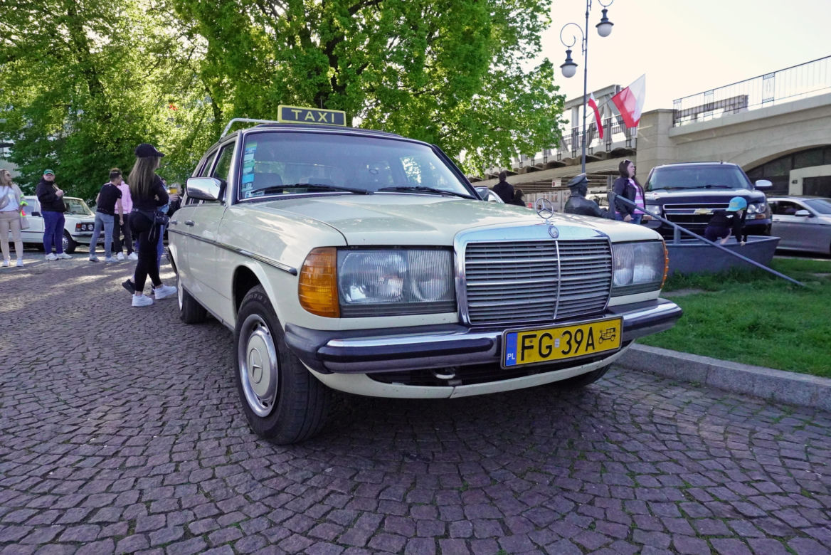 Zlot miłośników klasycznych samochodów w Gorzowie