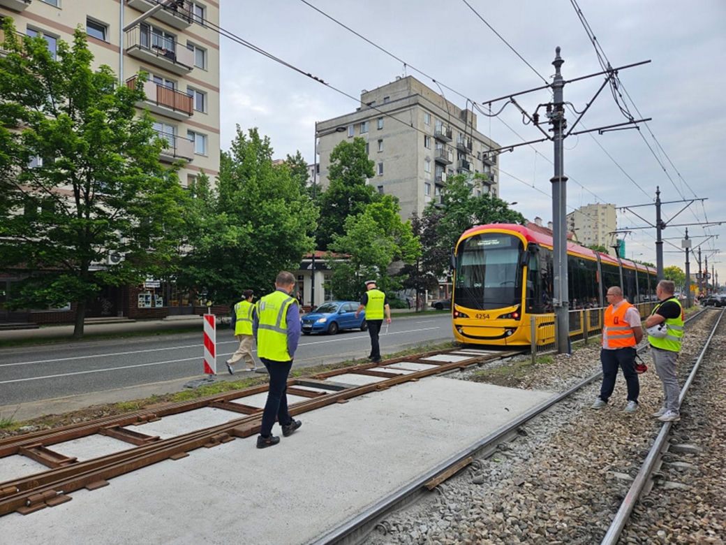 Wielka ofensywa Tramwajów Warszawskich. Tramwajarze remontują i budują jak szaleni