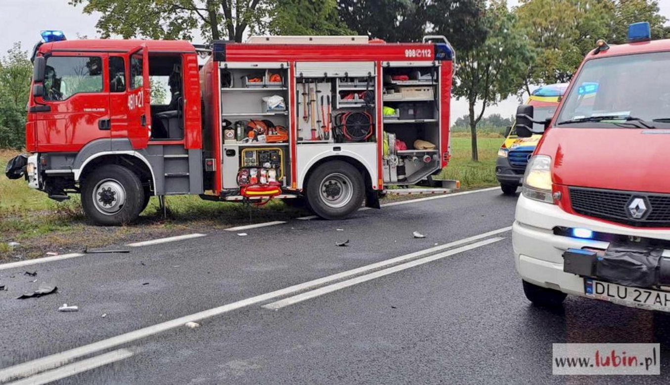 Koszmarny wypadek pod Lubinem. Jedna osoba nie żyje, dwie zostały ranne 