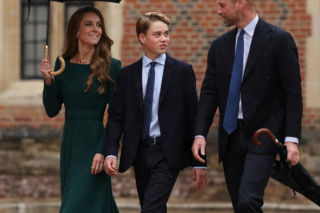 Książę George rozpoczął naukę w Eton. 25 lat temu tą samą szkołę rozpoczynał jego ojciec książę William
