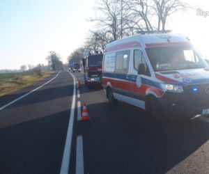 Policjanci uratowali poszkodowaną w wypadku. Kobieta była cała zakrwawiona, ledwo oddychała 