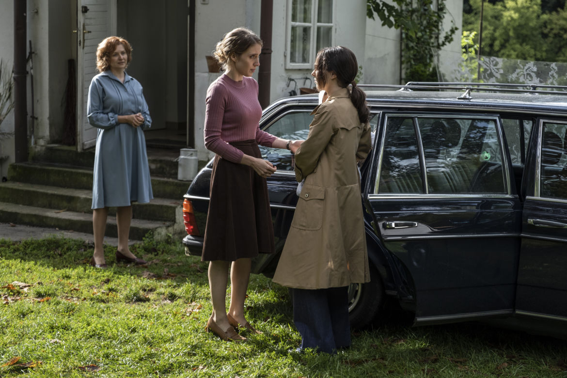 Stulecie Winnych 4, odcinek 47 (odc. 8). Michelle (Maria Pawłowska), Ania (Urszula Grabowska), Agnieszka (Ina Sobala)