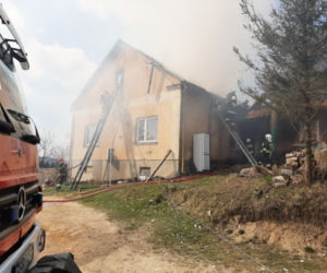 Tragedia w Jasienicy Rosielnej, pożar zabrał im dorobek życia.  Otrzymają 50 tys. złotych z budżetu województwa
