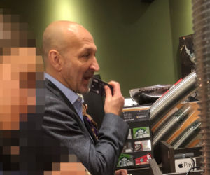 Kazimierz Marcinkiewicz płaci czarną ekskluzywną kartą