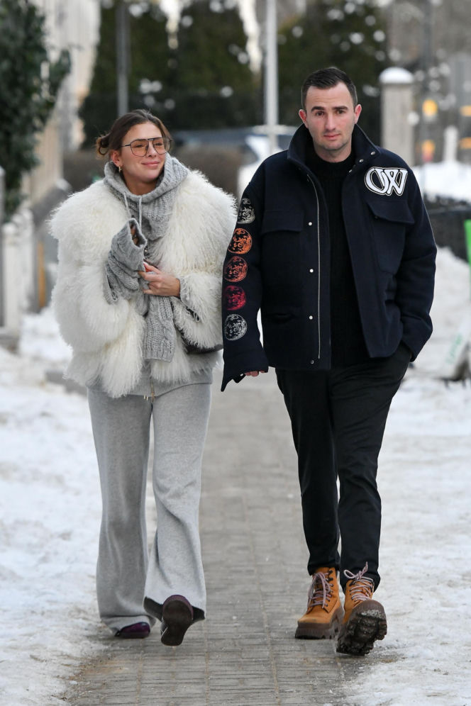 Klaudia Halejcio, mąż jej otworzył auto za całusa