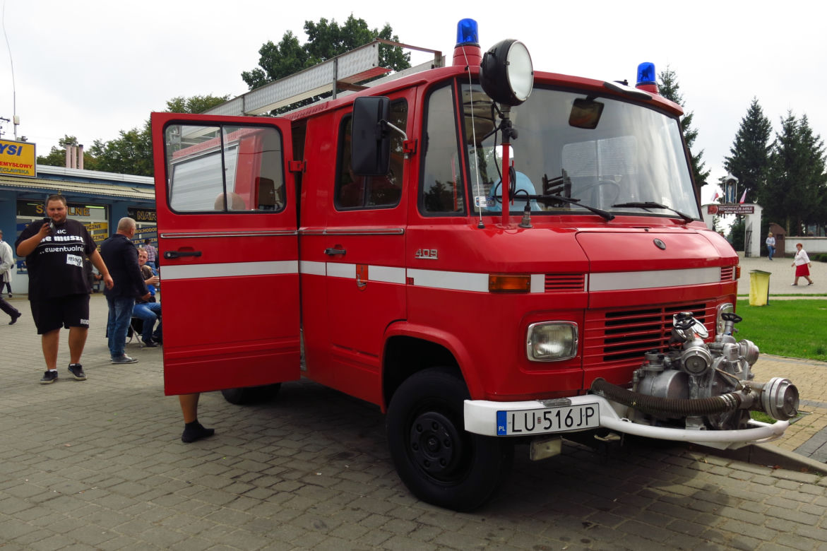 Zlot zabytkowych samochodów