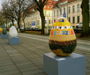 Gigantyczne pisanki w Alei Kwiatowej