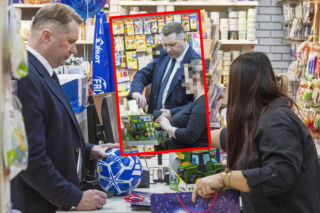 Takie prezenty zrobił Czarnek najmłodszym członkom rodziny. Mikołaj na medal? [ZDJĘCIA]