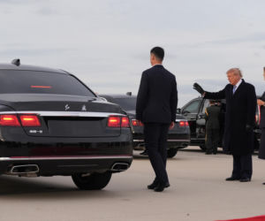 Przywódca Chin przyleciał do USA. Też przeszedł po czerwonym dywanie