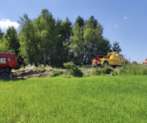 Pękła mu guma i stracił panowanie nad ciężarówką! Paskudny wypadek koło Trzemeszna