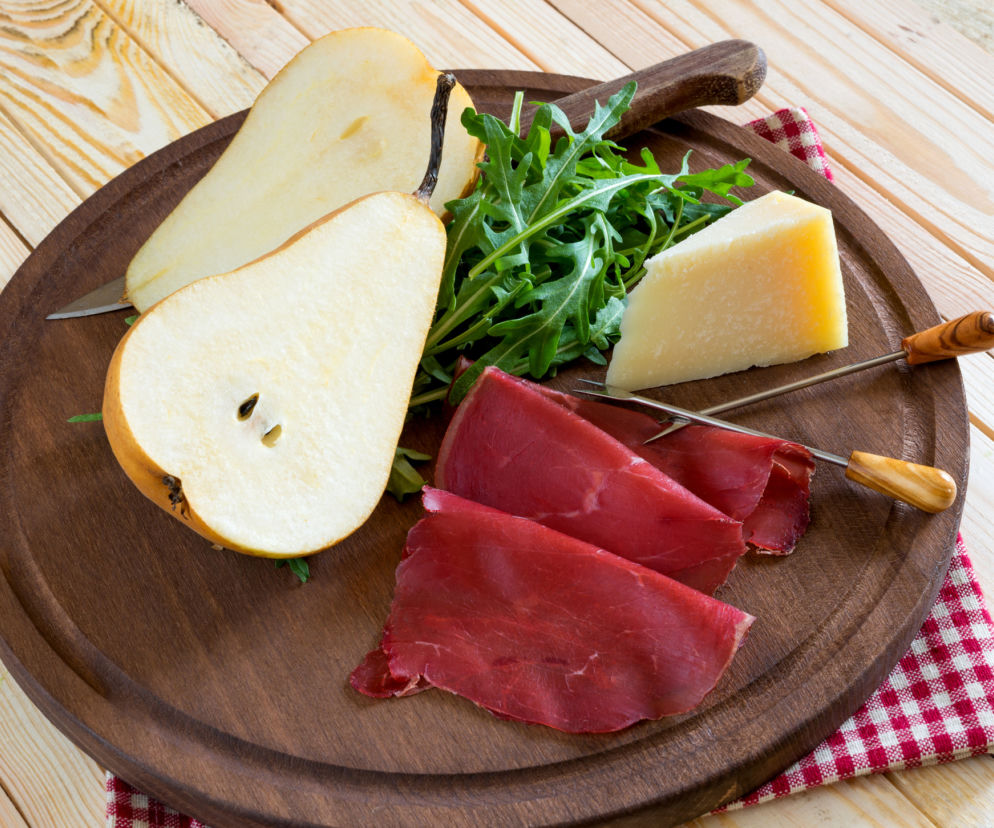 Carpaccio z gruszki: pomysł na oryginalną przystawkę w stylu włoskim