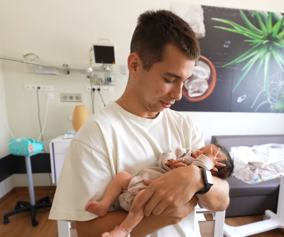 Friz i Wersow po raz pierwszy pokazali twarz córki. Tak wygląda dziecko Karola Wiśniewskiego!