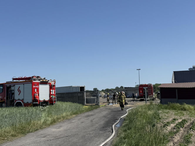 Gigantyczny pożar opon w Wielkopolsce. Czarny dym widać z wielu kilometrów!