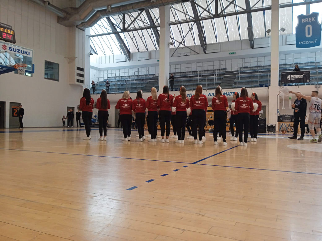Charytatywna Bitwa Miast Poznań kontra Bydgoszcz. Gwiazdy grały w koszykówkę