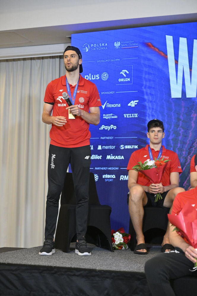 Złoci siatkarze po perypetiach wrócili do Polski
