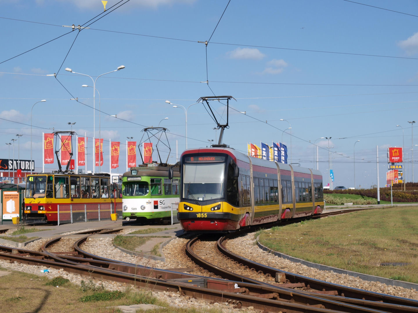 Tramwaje linii 11, 41 i 46 na pętli Chocianowice IKEA w Łodzi, 2011 rok