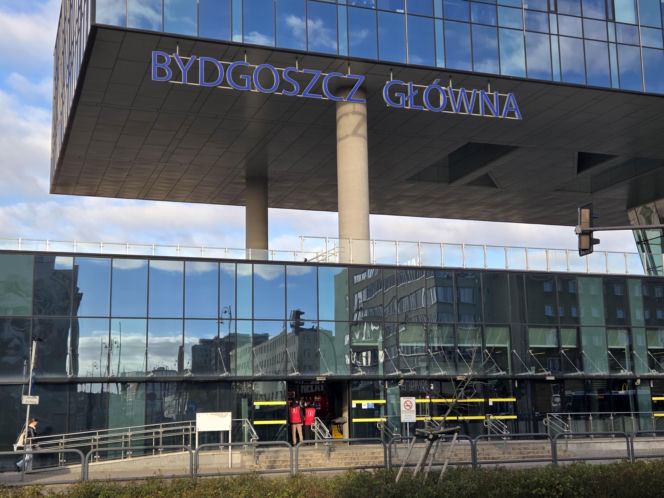 Kiedyś straszył pasażerów, a teraz jest chlubą miasta! Tak zmienił się dworzec PKP w Bydgoszczy