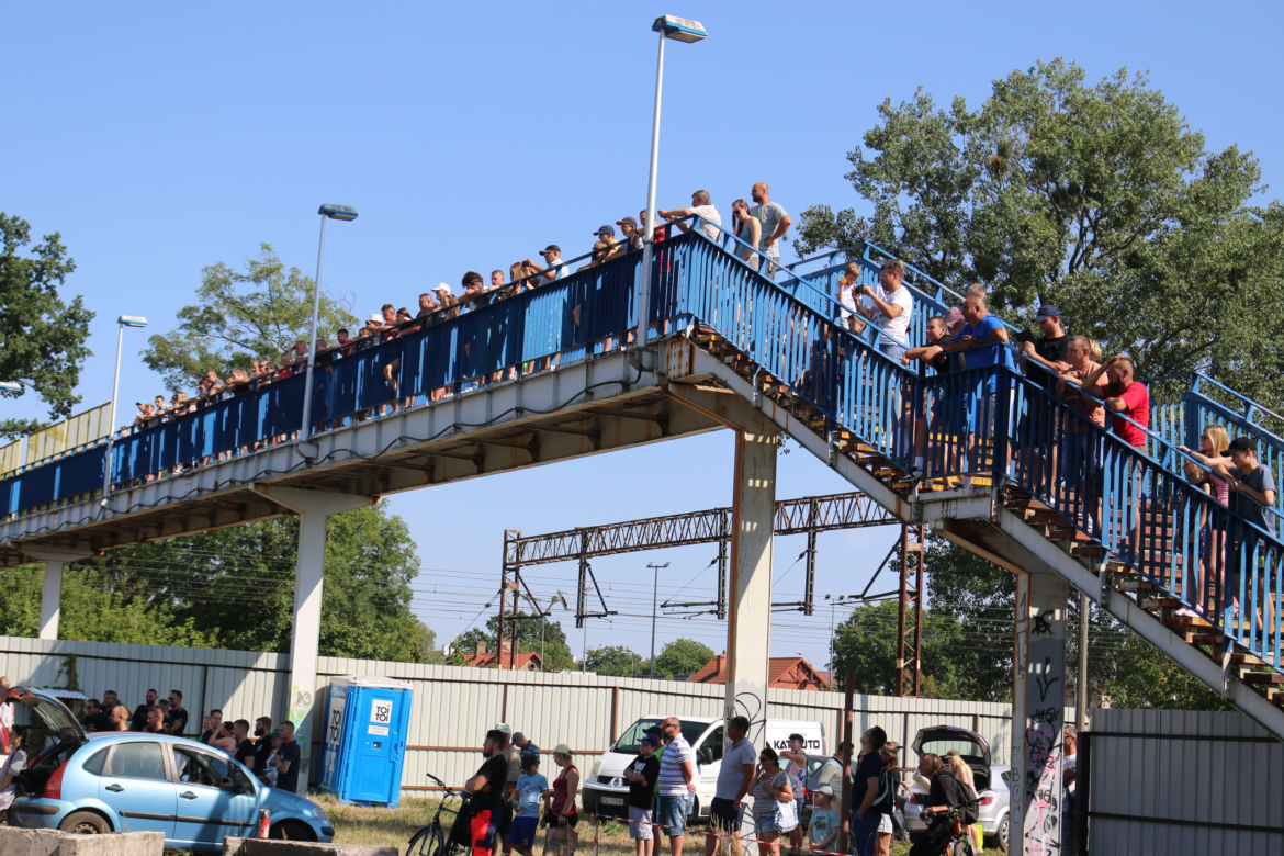 Charytatywny Wrak Race. Andrzej z Plutycz i Adam Kraśko zbierali pieniądze dla chorej Dominiki