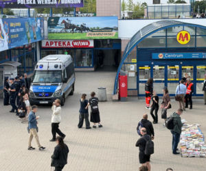 Ktoś rzucił plecak na tory metra. Pirotechnicy w akcji