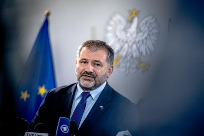 Minister Żurek przekazuje: "Sąd uwzględnił areszt wobec 3 zatrzymanych osób". W tle …
