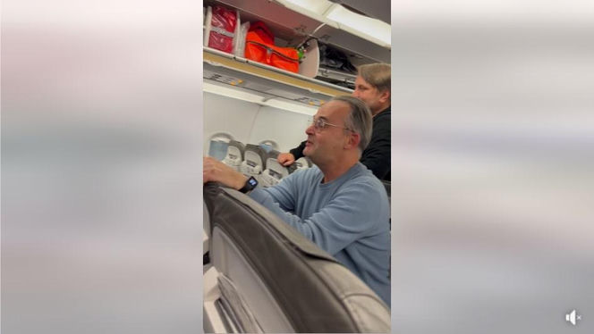 Najpierw Martyniuk a teraz oni. Polscy kabareciarze robią zamieszanie w samolocie!