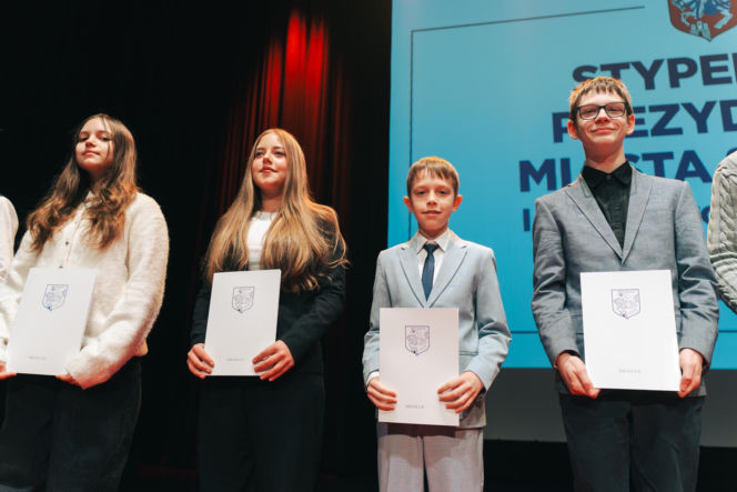 Najzdolniejsi uczniowie odebrali stypendia Prezydenta Miasta Siedlce