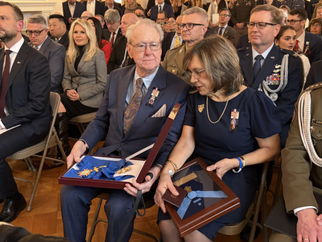 Wręczenie Krzyża Wielkiego Orderu Zasługi RP rodzicom Michaela Ollisa w Waszyngtonie, DC