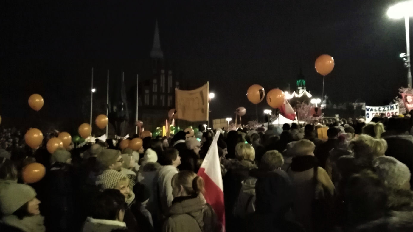 Manifestacja poparcia dla nauczycieli
