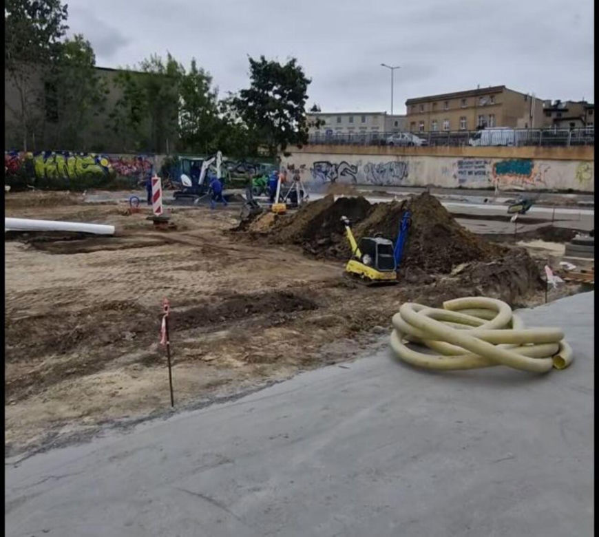 Budowa parkingu przy Ćwiczni w Lesznie