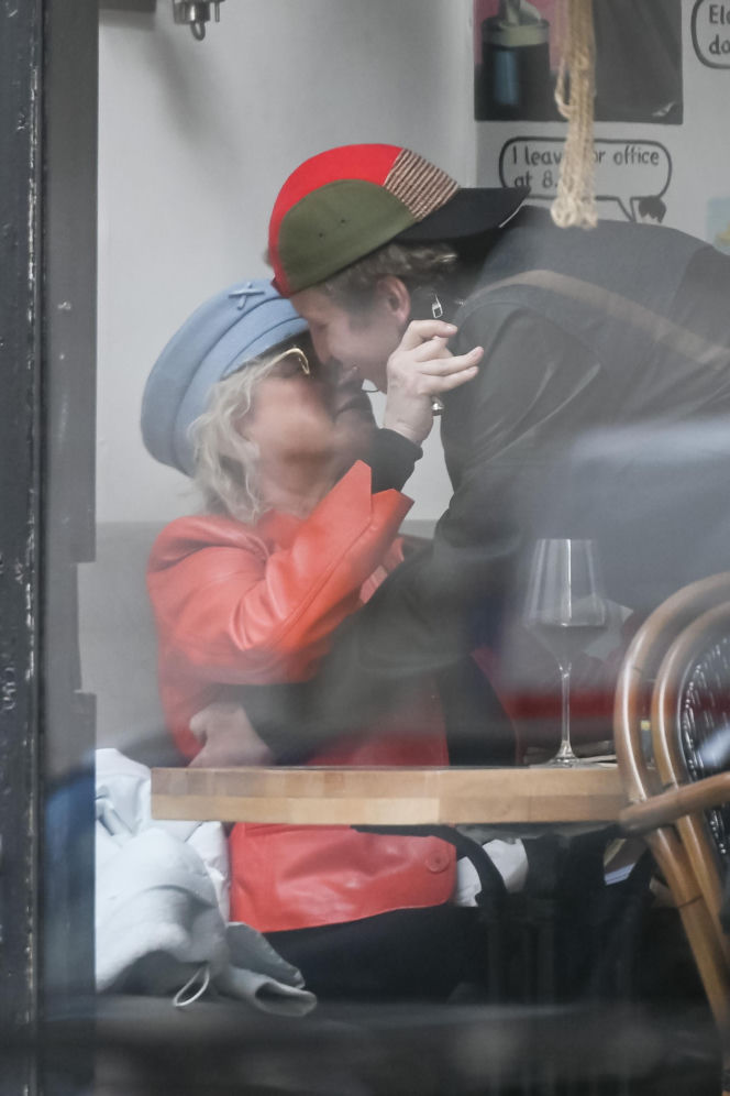 Katarzyna Figura przytula Maćka Musiałowskiego