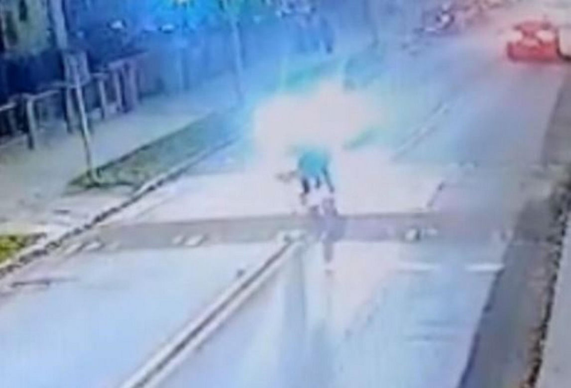 Weszli na przejście dla pieszych, 29-latek wjechał w nich fordem. Tragiczny finał