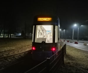 Nocne testy nowego tramwaju w Krakowie