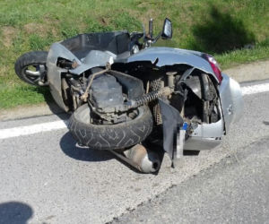 Wypadek na Podkarpaciu: Audi najechało na motocykl. Ranny ojciec i 10-letni syn