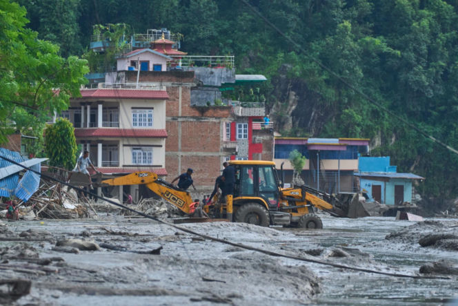 Horror w Nepalu. Odnaleziono zwłoki 270 osób. 1300 zaginionych!