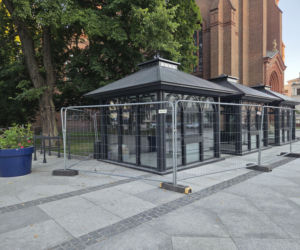 Plac Wolności w Bydgoszczy już bez pomnika, ale z nową rzeźbą. Sprawdzamy, kiedy koniec prac