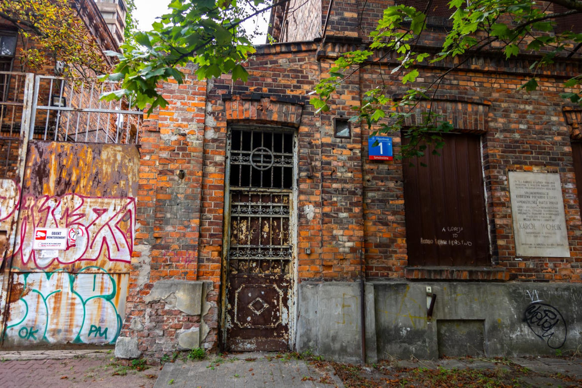 Drucianka Campus na terenie fabryki Drucianka – brama i tablica