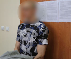 Kraków: Wyrodny ojciec. Chciał WYRZUCIĆ córkę przez okno jadącego autobusu!