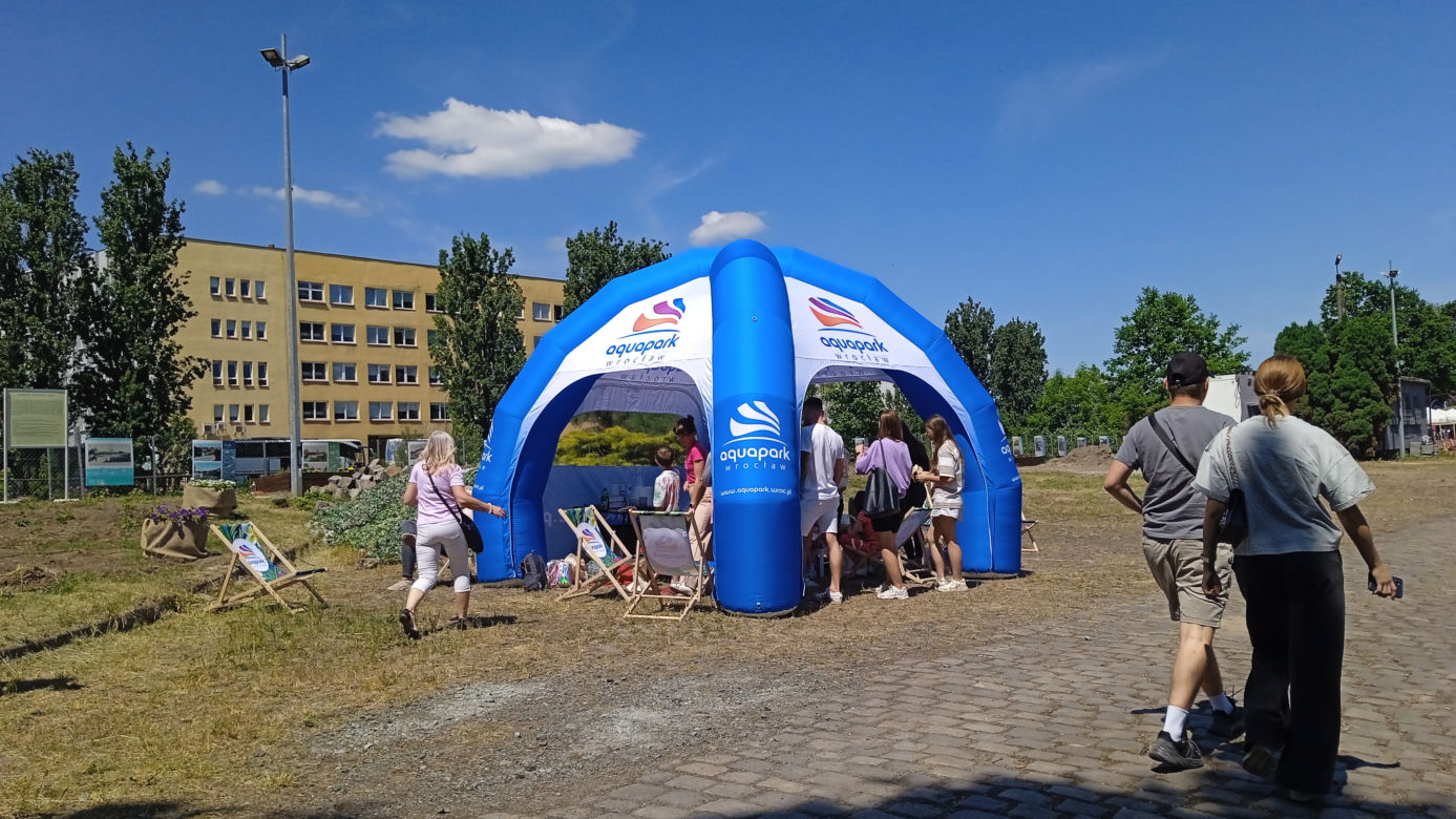 Byliśmy na otwarciu miejskiego Beach Baru. Tak wygląda Port Węglowy [ZDJĘCIA]