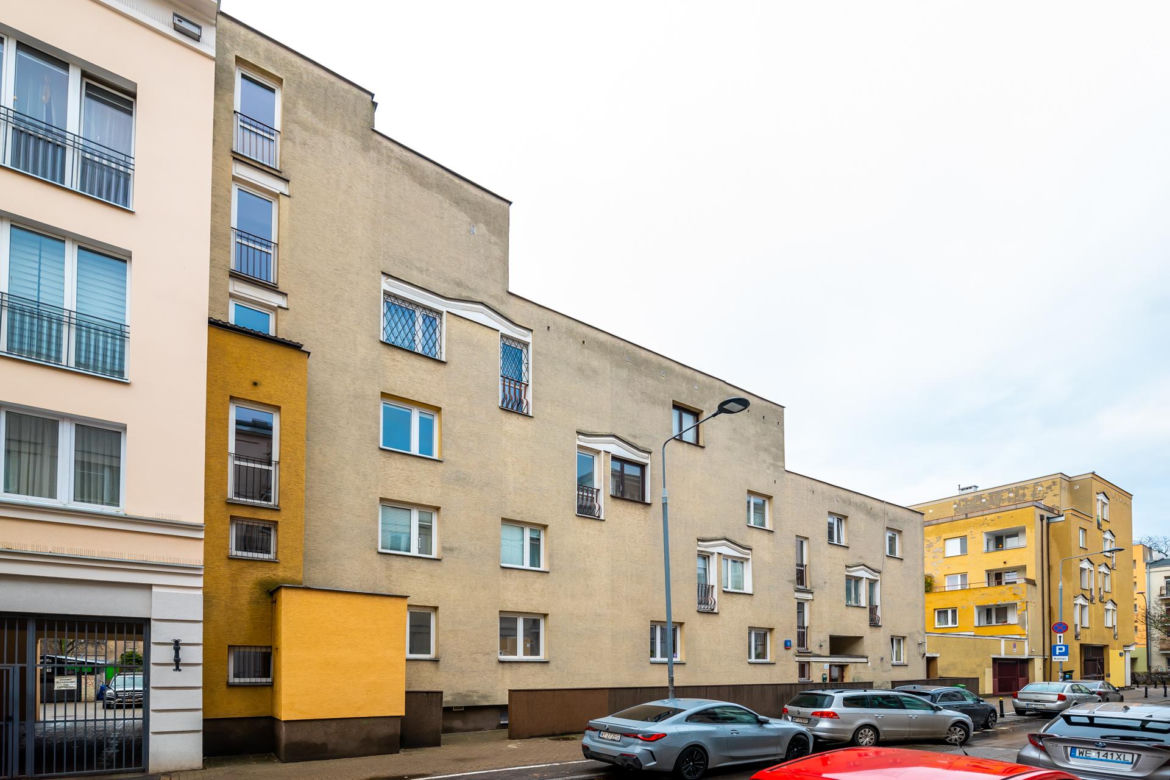 Blok na Kwiatowej 11 w Warszawie
