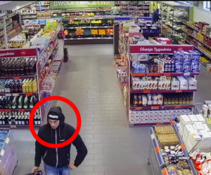 Toruń: Ukradli kilka butelek whisky. Rozpoznajesz tych mężczyzn?