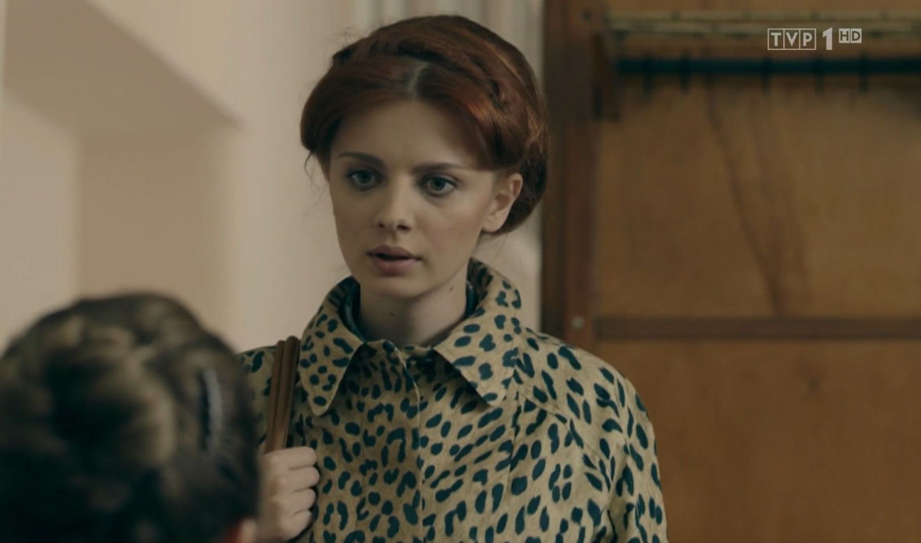 Stulecie Winnych 4, odc. 41: Kasia (Weronika Humaj), dyrektorka szkoły (Marta Alaborska)