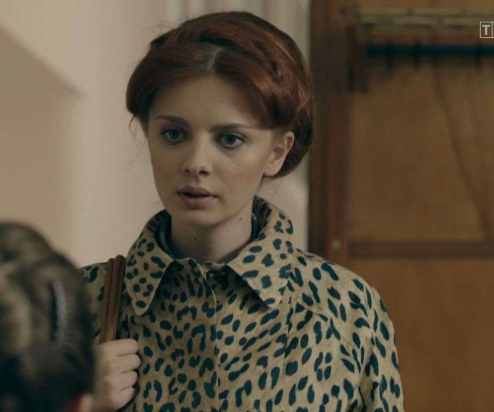 Stulecie Winnych 4, odc. 41: Kasia (Weronika Humaj), dyrektorka szkoły (Marta Alaborska)
