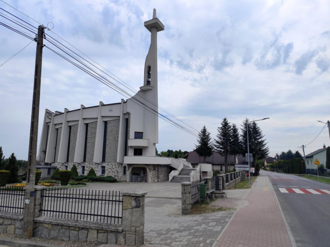 Ksiądz Krzysztof pochowa pielgrzymów po tragedii na Węgrzech. "Ogromna tragedia, smutny czas dla parafii"