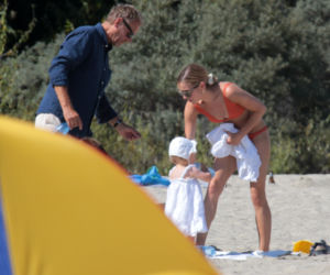 Kasia Tusk w bikini na plaży z rodziną