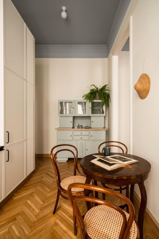 Vintage i eklektyzm we wnętrzach łódzkiej kamienicy wg projektu Hanny Pietras Architects