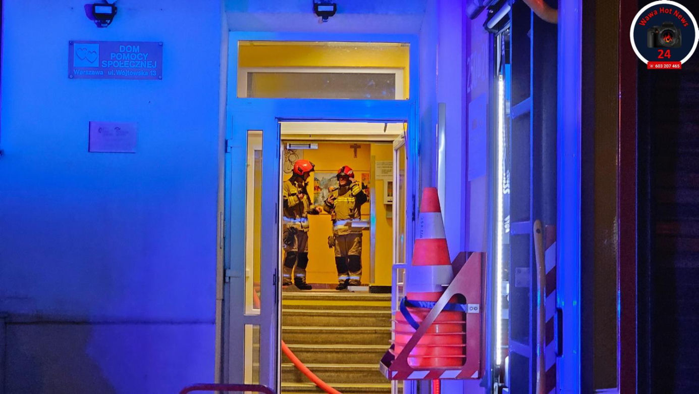 Dym i ogień w domu opieki. Uratowali kilkadziesiąt osób, jednej nie zdążyli