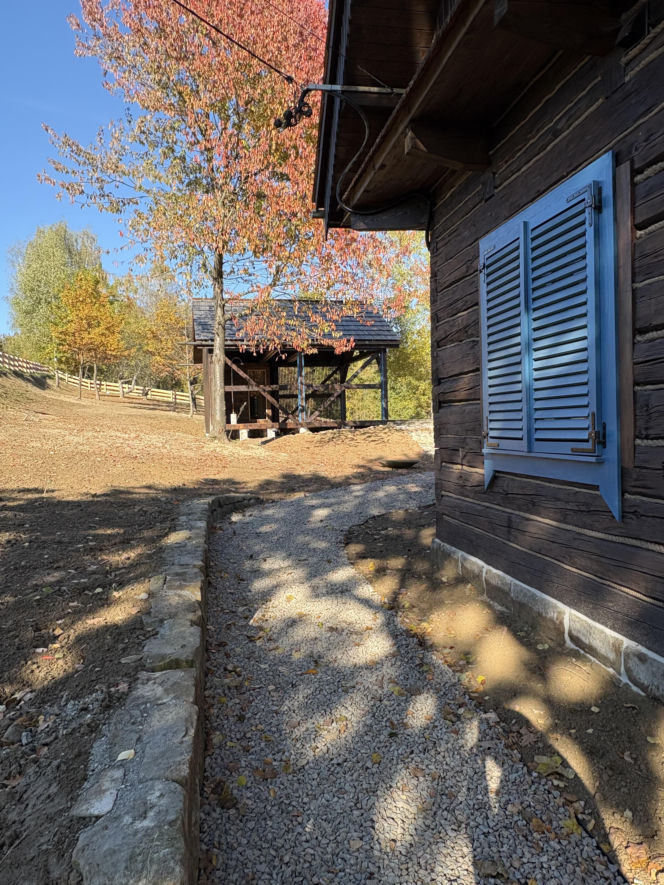 Remont drewnianej chaty w Tropiu (woj. małopolskie)