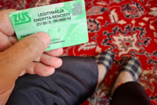 Podwójna emerytura jeszcze w grudniu! ZUS potwierdza. Ci seniorzy dostaną dwa przelewy