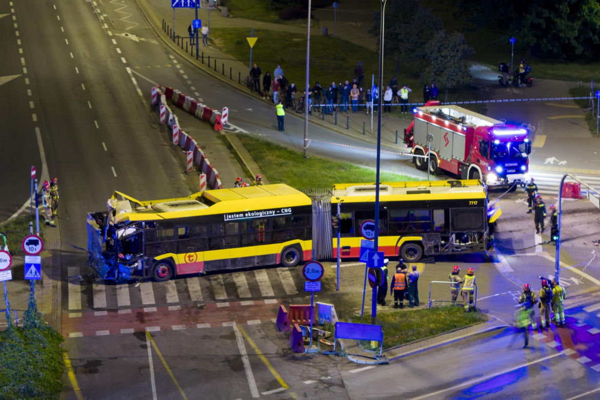 Autobus miejski wjechał w przejście podziemne przy Dworcu Zachodnim